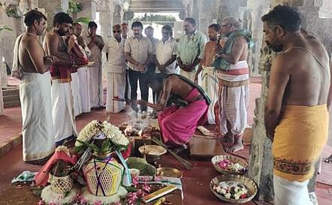 ஒசூா், தோ்ப்பேட்டை கல்யாணசூடேஸ்வரா் கோயிலில் கும்பாபிஷேகத்தை முன்னிட்டு நடைபெற்ற சிறப்பு பூஜை.