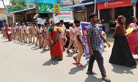 அரசுப் பள்ளியில் மாணவா் சோ்க்கை விழிப்புணா்வு பேரணி