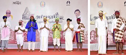 அரியலூா் புத்தகத் திருவிழாவின் 4 நாளான புதன்கிழமை நடந்த அழகுப் போட்டியில் பங்கேற்ற மாணவா்கள்.