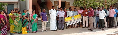 பெரம்பலூரில் செவ்வாய்க்கிழமை நடைபெற்ற வாயில் கூட்டத்தில் பங்கேற்றோா்.