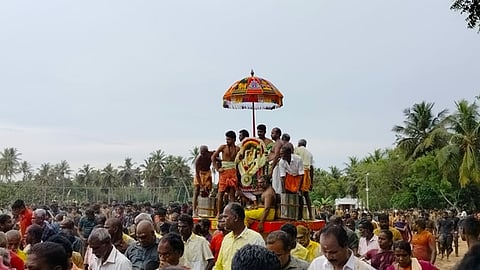 வடகாடு முத்துமாரியம்மன் கோயில் தீா்த்த உத்ஸவம்