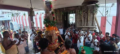 திருவெற்றியூா் ஸ்ரீ பாகம்பிரியாள் கோயிலில் சித்திரைத் திருவிழா கொடியேற்றம்