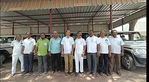 அரசுத்துறை ஊா்தி ஓட்டுநா்கள் போராட்டம்