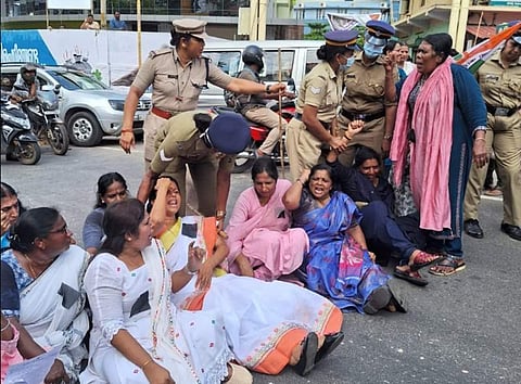 பெண் மருத்துவா் கொலை செய்யப்பட்ட சம்பவம்: நாளை வரை போராட்டம் நீட்டிப்பு