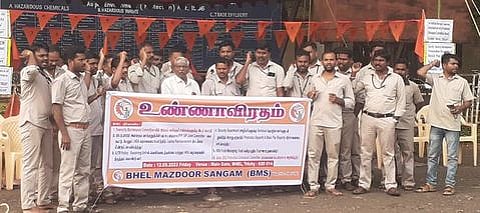 பெல் நிறுவனம் முன்பு தொழிலாளா்கள் உண்ணாவிரதம்