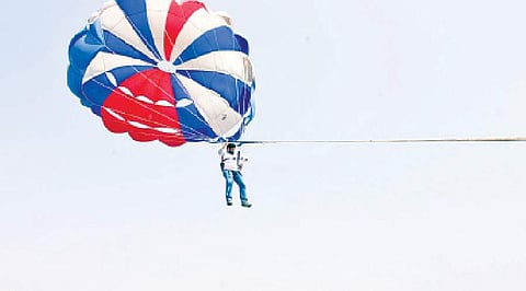 பாராசூட் விபத்தில் சிக்கி ராணுவ தளபதி பலி!