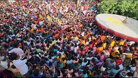 மக்கள் வெள்ளத்தில் கோலாகலமாக கொண்டாடப்படும் கெங்கையம்மன் சிரசு திருவிழா