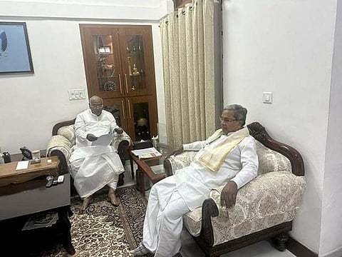 மல்லிகார்ஜுன கார்கேவுடன் சித்தராமையா சந்திப்பு