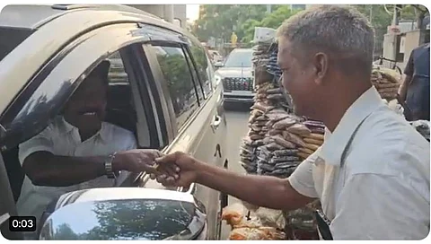 நரிக்குறவரின் நடமாடும் மளிகைக் கடை: வைரலாகும் மா. சுப்பிரமணியத்தின் விடியோ