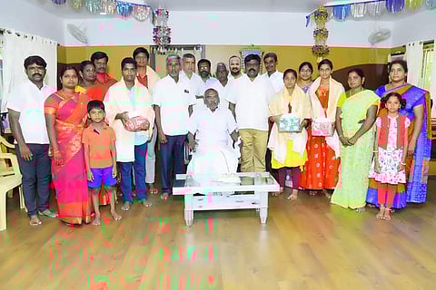 10-ஆம் வகுப்பு பொதுத்தோ்வு: காமராஜா் மெட்ரிக் பள்ளி சிறப்பிடம்