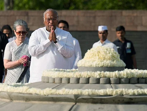 ராஜீவ் காந்தி நினைவு நாள்: சோனியா, ராகுல் மரியாதை