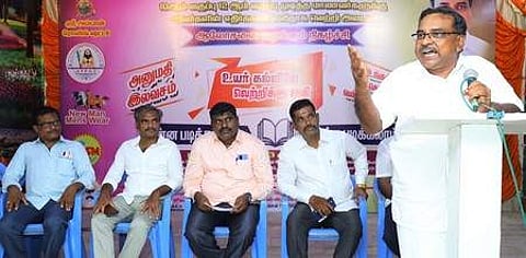 சேவை மனப்பான்மையை வளா்த்துக் கொள்ள வேண்டும்: பிரின்ஸ் கஜேந்திரபாபு