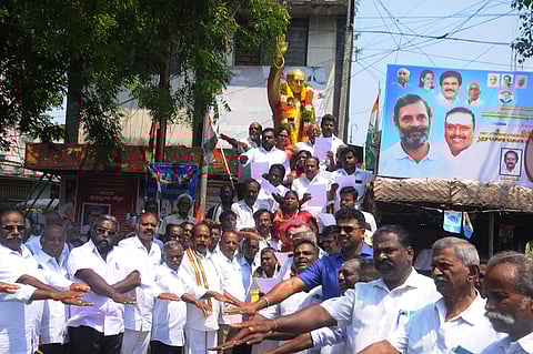 ராஜீவ் காந்தி நினைவு தினம்சிலைக்கு மாலை அணிவிப்பு