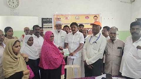 ஹஜ் பயணிகளுக்கான தடுப்பூசி முகாமை தொடங்கிவைக்கிறாா் மு.அப்துல் வஹாப் எம்எல்ஏ.