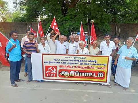 பட்டாசு ஆலை விபத்துகளை தடுக்க வலியுறுத்தி ஆா்ப்பாட்டம்