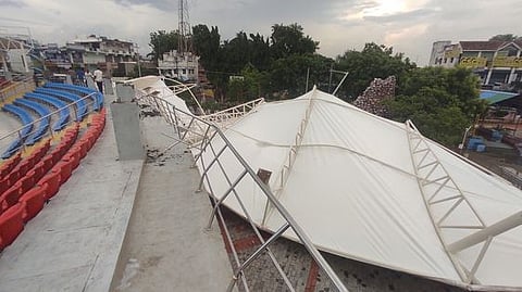 நெல்லையில் சூறைக் காற்றுடன் மழை: வ.உ.சி. மைதான மேற்கூரை சேதம்