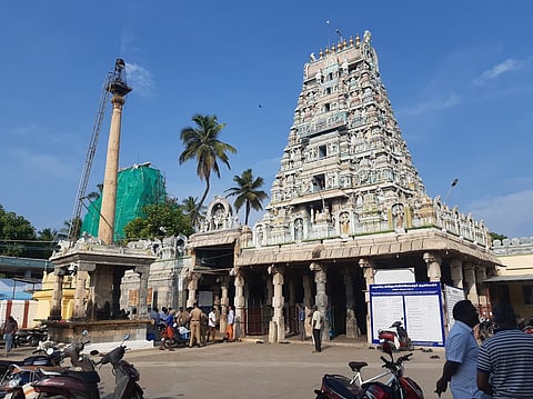 அவிநாசிலிங்கேஸ்வரா் கோயிலில் திருட்டு, சன்னிதி சேதம்: இளைஞா் கைது