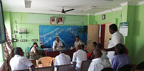 ஸ்ரீ மாலையம்மன் கோயிலைத் திறக்க வருவாய்த் துறையினா் தடை