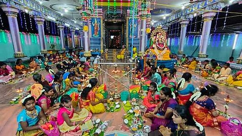 காமாட்சி அம்மன் கோயில் திருவிழா: திருவிளக்கு பூஜை