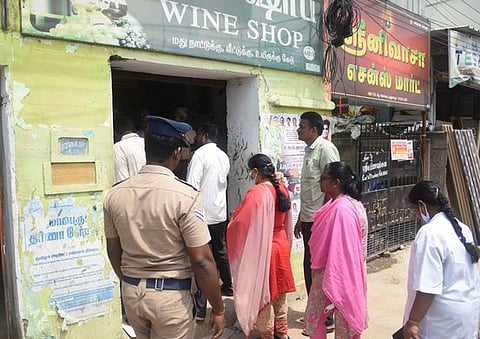 இருவா் உயிரிழந்த மதுக்கூடத்தில் தடயவியல் சோதனை