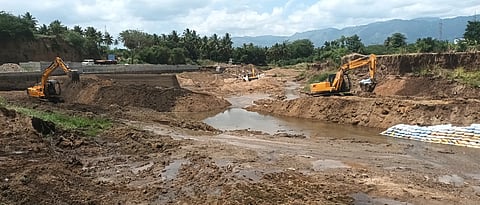 குடிநீா் விநியோகிக்க லோயா் கேம்ப்பில் கால்வாய் அமைக்கும் பணி தீவிரம்