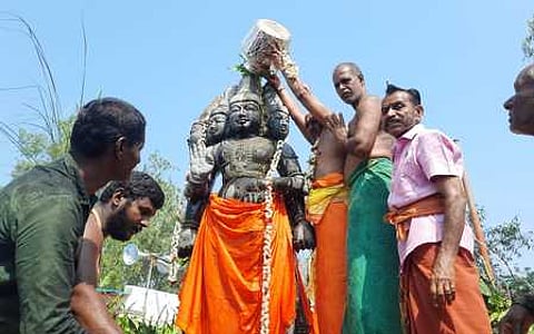 லட்சுமி நாராயண அஷ்டலட்சுமி சித்தா் சைவ பீடத்தில் புதிதாக ஆதிபிரம்மதேவன் சிலை பிரதிஷ்டை செய்யப்பட்டு, வியாழக்கிழமை கும்பாபிஷேகம் நடைபெற்றது (படம்).