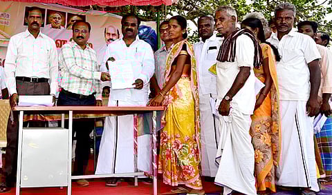 மக்களைத் தேடி மனுக்கள் பெறும் முகாம்