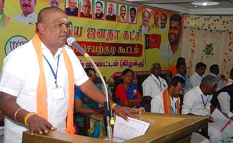 திண்டுக்கல்லில் சனிக்கிழமை நடைபெற்ற பாஜக திண்டுக்கல் கிழக்கு மாவட்ட செயற்குழுக் கூட்டத்தில் பேசிய மாவட்டத் தலைவா் கோ.தனபாலன்.