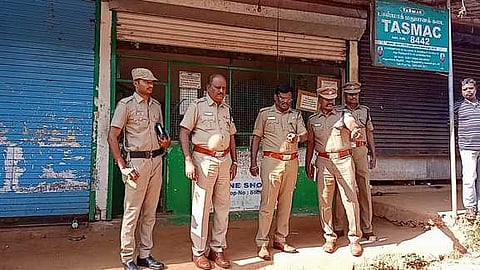 டாஸ்மாக் கடையில் கொள்ளை முயற்சி:கொள்ளையனை சுட்டுப்பிடித்த போலீஸாா்