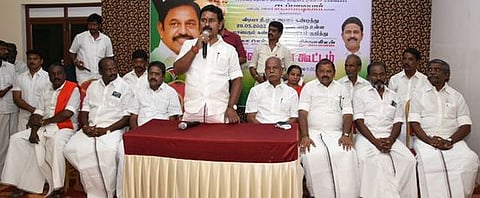 மது குடித்து 2 போ் இறந்த சம்பவம் திசை திருப்பப்படுகிறது: முன்னாள் அமைச்சா் காமராஜ் பேச்சு