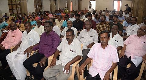 ஆயரை கண்டித்து தேவாலயத்துக்குள் உள்ளிருப்புப் போராட்டம்