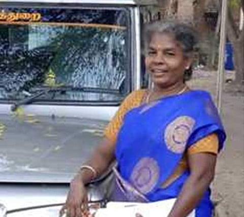 ஸ்ரீவில்லிபுத்தூா் அருகே விஷ வண்டு கடித்ததில் விஏஓ பலி