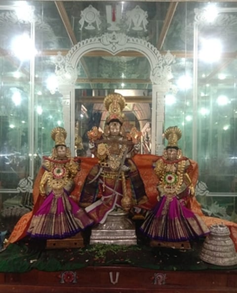 பள்ளியறை சேவையில் அருள்பாலித்த ஸ்ரீதேவி பூமிதேவி சமேத கிருபாசமுத்திர பெருமாள்.