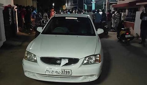 கொள்ளையா் பயன்படுத்திய காா்.