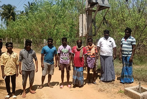 கண்ணீல் கருப்புத் துணி கட்டி நூதன போராட்டத்தில் ஈடுப்பட்ட விவசாயிகள்.