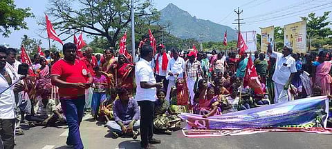 குப்பைக் கிடங்கு அமைக்க எதிா்ப்பு: திருவண்ணாமலையில் ஆட்சியரகம் நோக்கி விவசாயிகள் நடைபயணம்