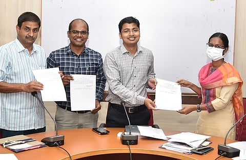 மாவட்ட திட்டமிடும் குழு உறுப்பினா்கள் தோ்தல்:வரைவு வாக்காளா் பட்டியல் வெளியீடு