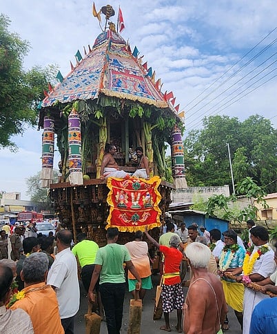 பவானி ஆதிகேசவப் பெருமாள் கோயில் தேரோட்டம்.