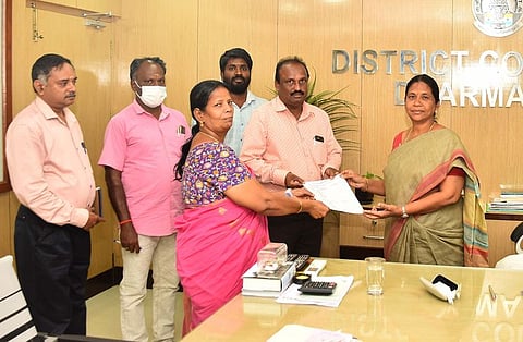 தருமபுரி மாவட்ட திட்டக் குழு தோ்தலுக்கான வாக்காளா் பட்டியலை வெளியிடுகிறாா் ஆட்சியா் கி.சாந்தி.