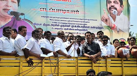 தேனியில் அதிமுகவினா் ஆா்ப்பாட்டம்