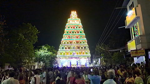 மின் அலங்கார தெருவடைச்சான் சப்பரம்.