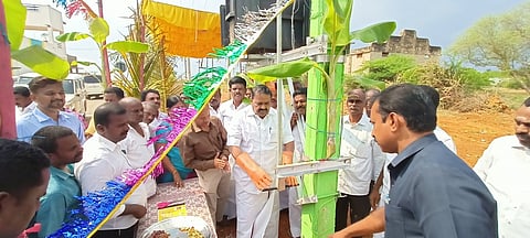 கமுதியில் புதிய மின்மாற்றி: அமைச்சா் தொடங்கி வைத்தாா்