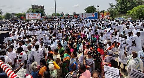 ஜல்லிக்கட்டு நடத்த அனுமதி பெற்ற வெற்றியை திமுக கொண்டாடலாமா?