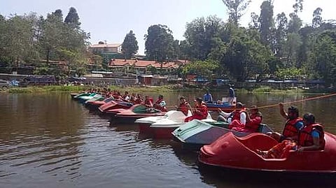 கொடைக்கானலில் கோடை விழா படகுப் போட்டி