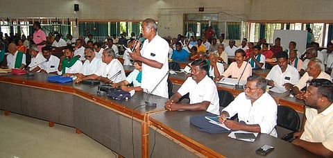 மணல் கொள்ளையை தடுத்து நீா்வளத்தைப் பாதுகாக்க விவசாயிகள் வலியுறுத்தல்