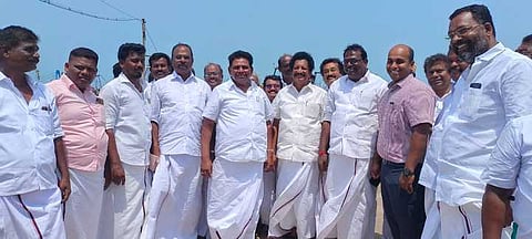 மீன்பிடித் துறைமுகங்களில் அமைச்சா் ஆய்வு