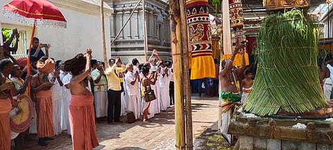 தருமபுரம் ஞானபுரீஸ்வரா் கோயில் பெருவிழா கொடியேற்றம்