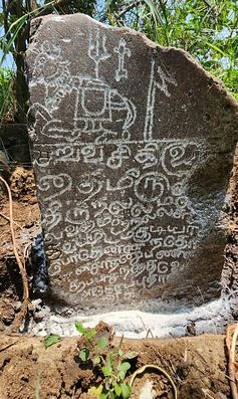 கும்பகோணம் அருகே கண்டெடுக்கப்பட்ட பல்லவா் காலத்து சேத்ரபாலா் சிலை.