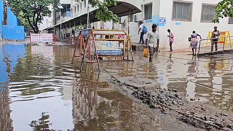 மழை பெய்தால் தீவு போல் மாறும் கோவை அரசு மருத்துவமனை: நோயாளிகள் அவதி