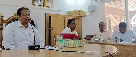 ஆம்பூா் நகா்மன்றக் கூட்டத்தில் கூச்சல் குழப்பம்